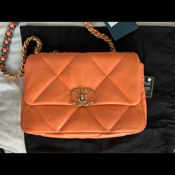 CHANEL 19 HANDBAG Lambskin, Gold-Tone, Silver-Tone&Ruthenium-Finish Metal CORAL - Picture 3 of 13